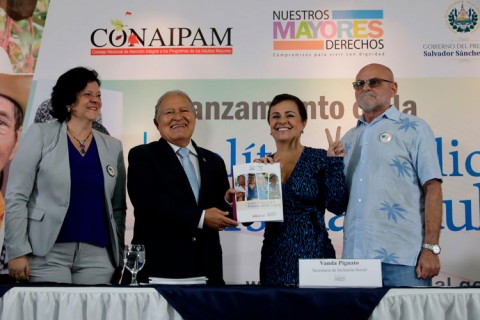 El Salvador: el presidente Sánchez Cerén presentó la Política Pública de la Persona Adulta Mayor